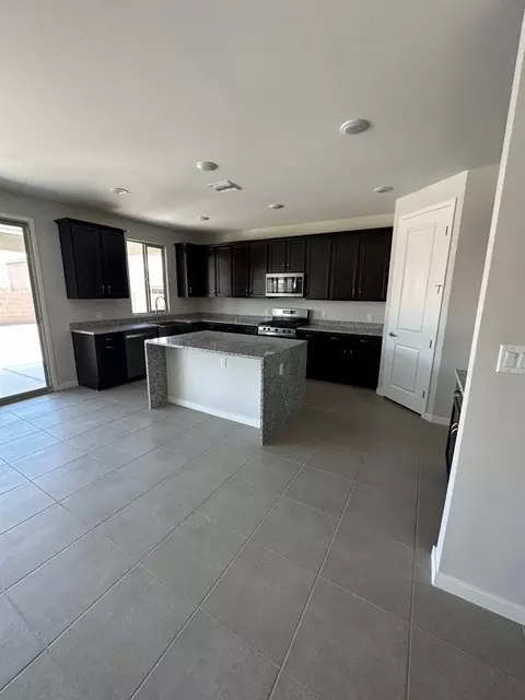 Kitchen - 14803 E 40th Pl, Yuma, AZ 85367 photo 11 of 11