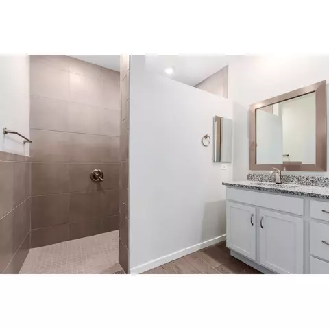 Bath - 14803 E 40th Pl, Yuma, AZ 85367 photo 5 of 15