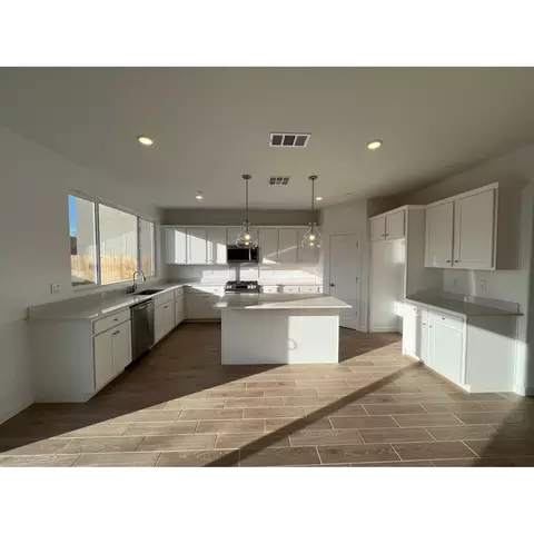 1102 Atlantica Dr S, Madera, CA 93636 photo 3