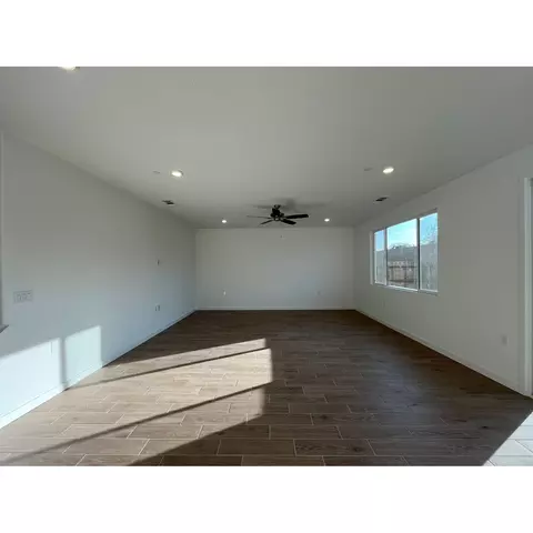 1102 Atlantica Dr S, Madera, CA 93636 photo 2