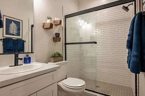 Bath - 1149 Wolverton Way W, Madera, CA 93636 photo 2 of 2