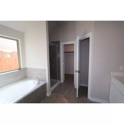 Bath - 2003 Live Springs Way, Rosenberg, TX 77471 photo 2 of 5