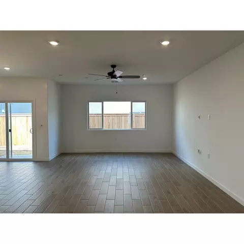 1029 Springtime Ave, Clovis, CA 93619 photo 3