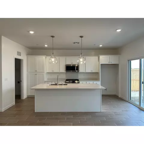 1029 Springtime Ave, Clovis, CA 93619 photo 2