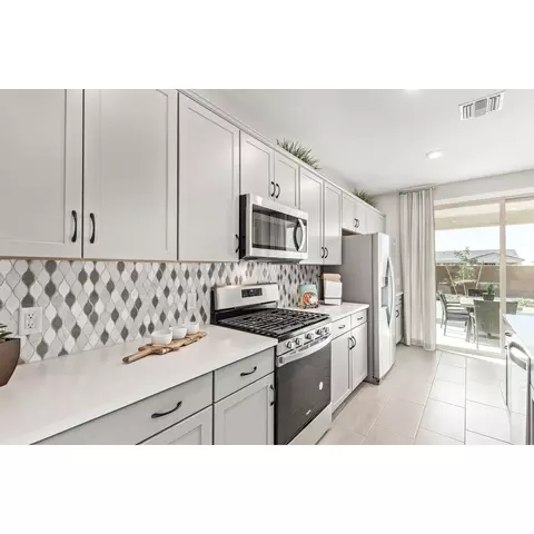 Kitchen - 7547 E 35th Pl, Yuma, AZ 85365 photo 6 of 6