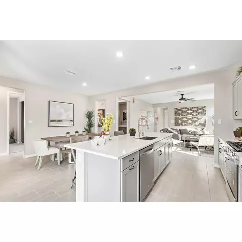 Kitchen - 7547 E 35th Pl, Yuma, AZ 85365 photo 4 of 6