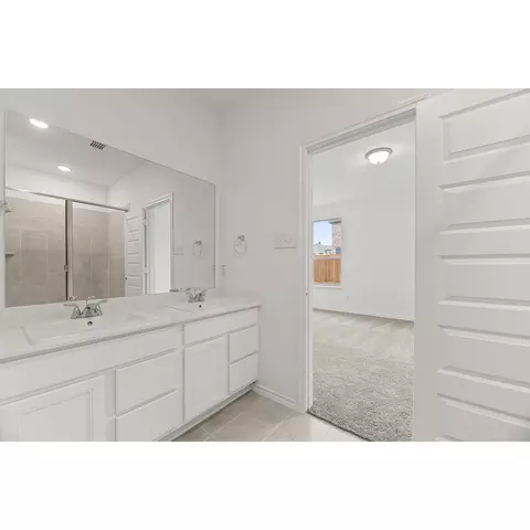 Bath - 1895 Indigo Ln, Heartland, TX 75126 photo 1 of 3