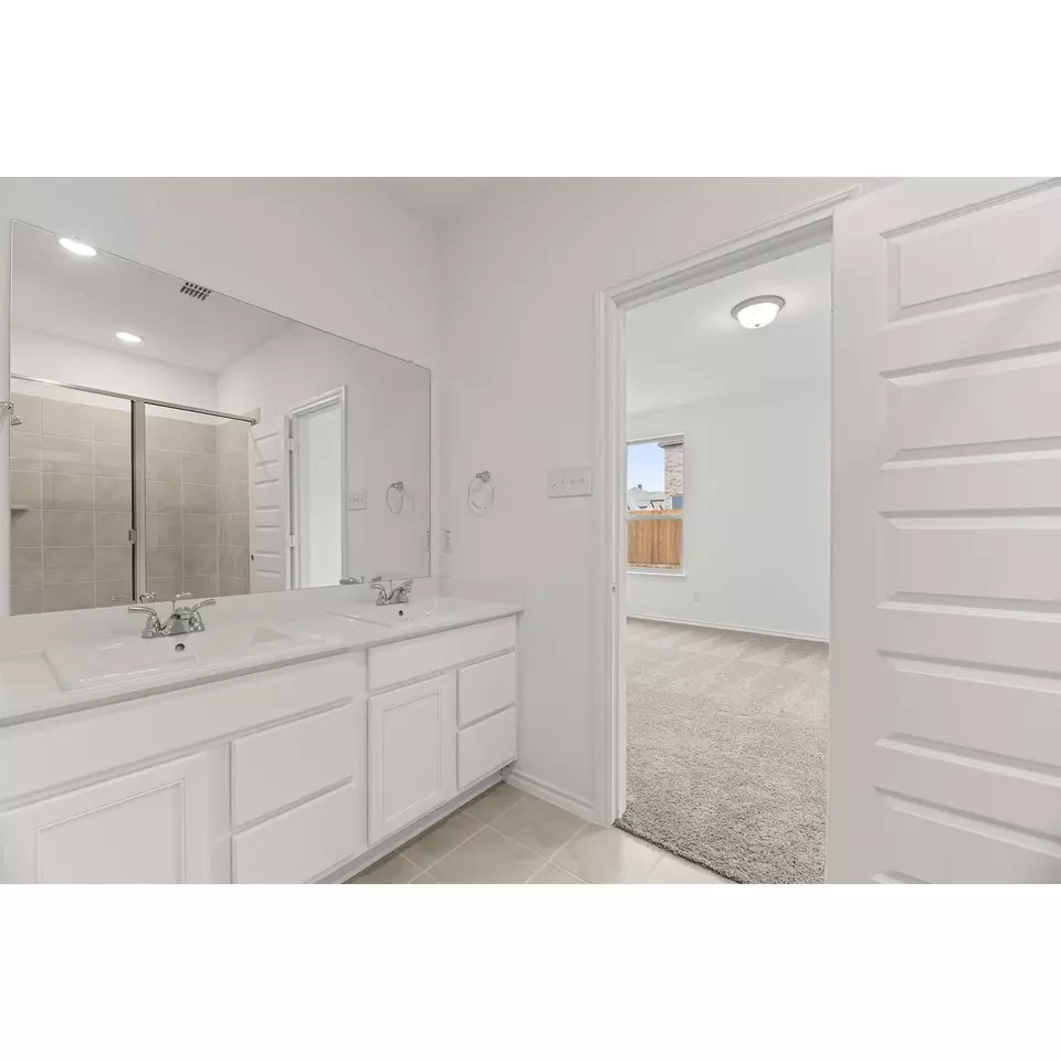 Bath - 1895 Indigo Ln, Heartland, TX 75126 photo 1 of 3