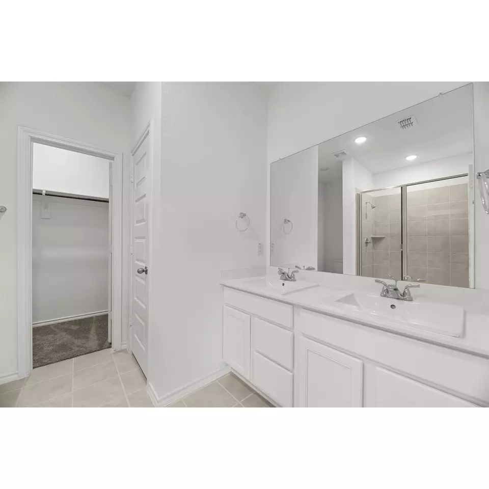 Bath - 1895 Indigo Ln, Heartland, TX 75126 photo 2 of 3