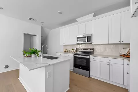 9429 N Sepulveda Blvd UNIT 2, North Hills, CA 91343
