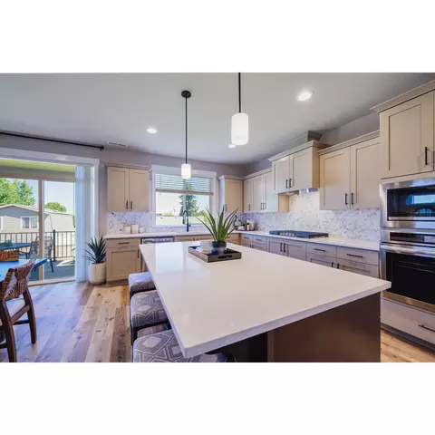 Kitchen - 41485 Metolius Ave, Sandy, OR 97055 photo 1 of 2