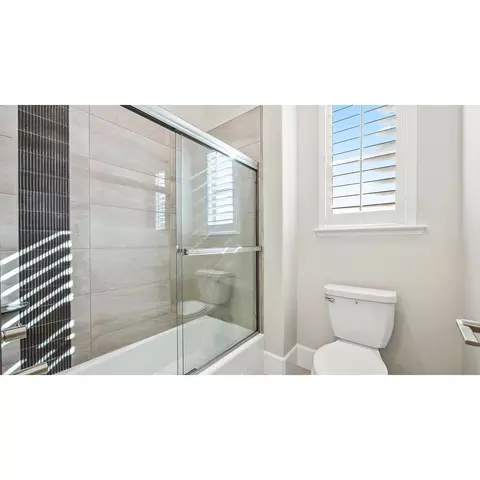 Bath - 1677 N Twinberry Ave, Clovis, CA 93619 photo 1 of 5