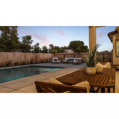 Exterior - 1677 N Twinberry Ave, Clovis, CA 93619 photo 8 of 10