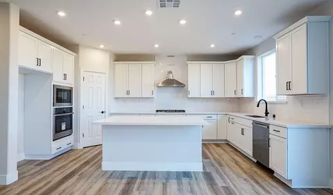 Kitchen - 2127 Geneva Way, Manteca, CA 95337 photo 3 of 9