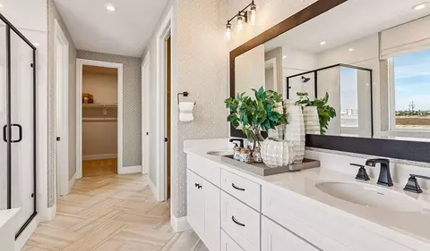 Bath - 2127 Geneva Way, Manteca, CA 95337 photo 2 of 5