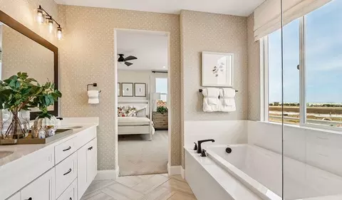 Bath - 2127 Geneva Way, Manteca, CA 95337 photo 4 of 5