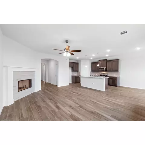 906 Eloise Ln, Cleburne, TX 76033 photo 4