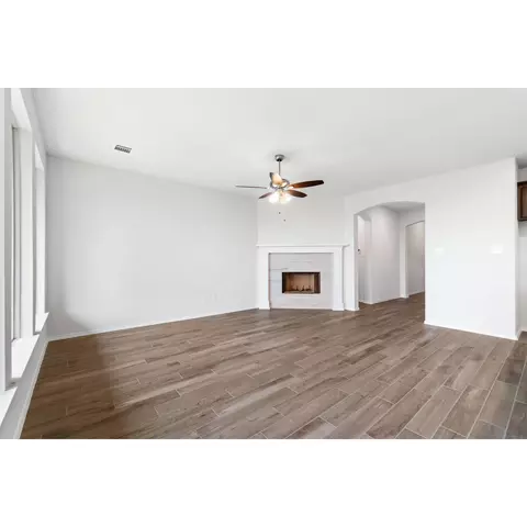 906 Eloise Ln, Cleburne, TX 76033 photo 3