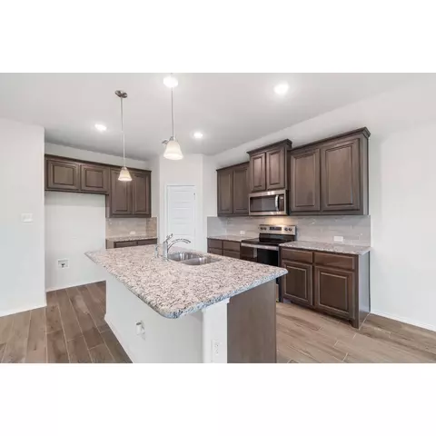 906 Eloise Ln, Cleburne, TX 76033 photo 5