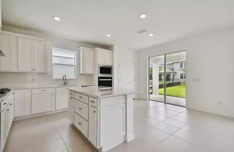Kitchen - 10016 Patterson Way, Parrish, FL 34219 photo 3 of 3