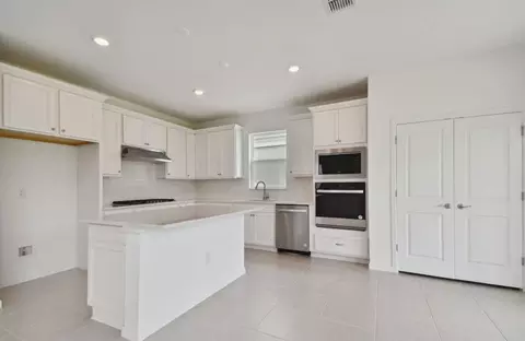 Kitchen - 10016 Patterson Way, Parrish, FL 34219 photo 1 of 3