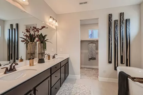 Bath - 27905 E Indore Dr, Aurora, CO 80016 photo 2 of 5