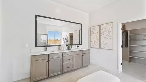 Bath - 1237 Heirloom Ave, Clovis, CA 93619 photo 2 of 4