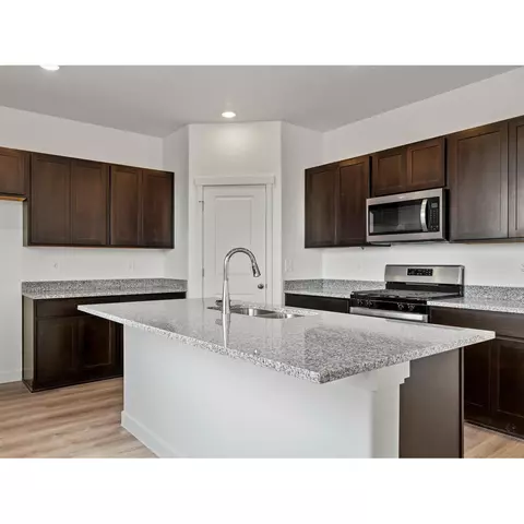 566 E Hearth Ln, Eagle Mountain, UT 84005 photo 4