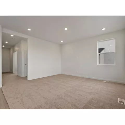 566 E Hearth Ln, Eagle Mountain, UT 84005 photo 5