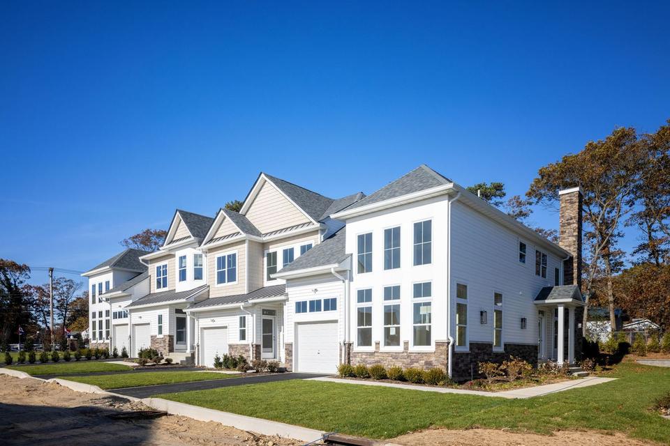 1239 Old Nichols Rd, Islandia, NY 11749