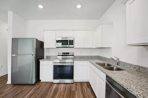 Kitchen - 485 Colchester Ct, Moncks Corner, SC 29461 photo 3 of 4