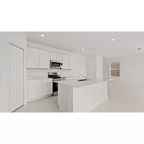 2240 Chris Dr, Winter Haven, FL 33884 photo 3