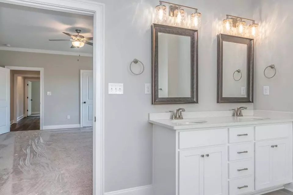 Bath - 6041 Margie Collins Dr SE, Owens Cross Roads, AL 35763 photo 3 of 3