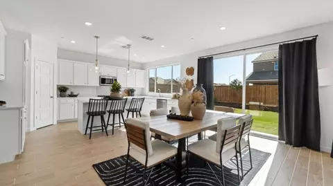 1253 Windmill Ave, Clovis, CA 93619 photo 3