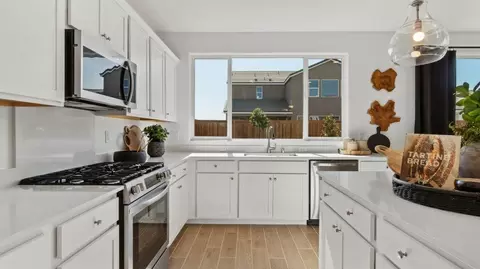 1253 Windmill Ave, Clovis, CA 93619 photo 14