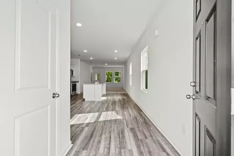 Entry Way - 100 Dionicio Loop, Seguin, TX 78155 photo 3 of 3