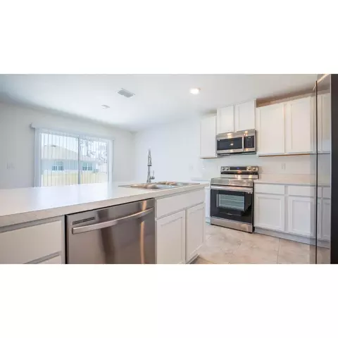 Kitchen - 11252 Libby Rd, Spring Hill, FL 34609 photo 2 of 5