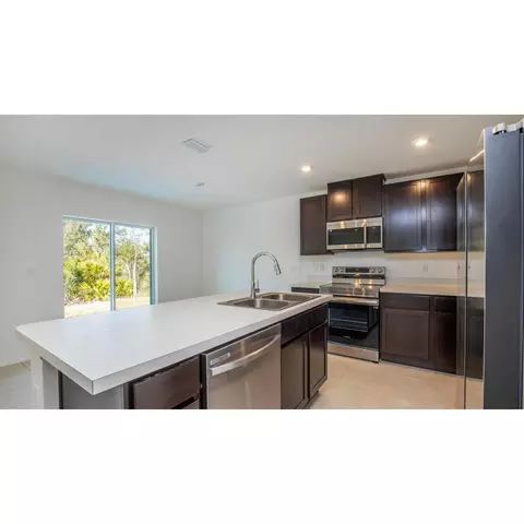 Kitchen - 11252 Libby Rd, Spring Hill, FL 34609 photo 4 of 5