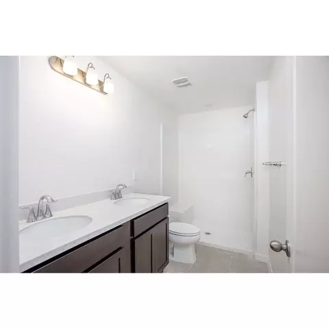 Bath - 3191 E John Ln, Inverness, FL 34453 photo 2 of 6