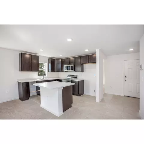 Kitchen - 3191 E John Ln, Inverness, FL 34453 photo 3 of 6