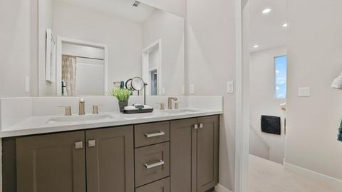204 Baluster, Irvine, CA 92618 photo 9