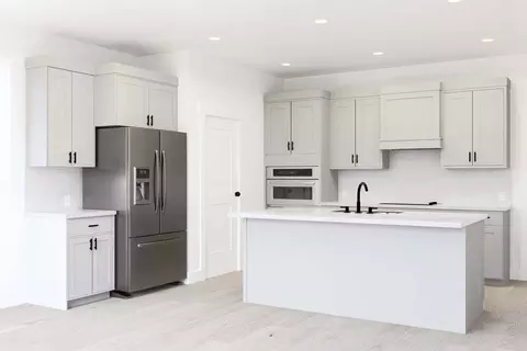 Kitchen - 34 S Starlight Ln, Mapleton, UT 84664 photo 2 of 3