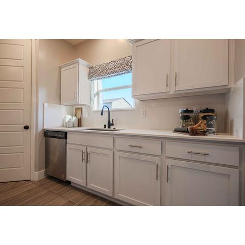 1622 E Copper Ct, Visalia, CA 93292 photo 8