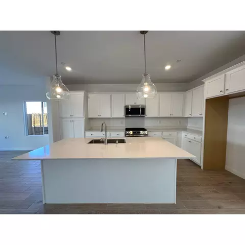 1087 Compass Dr W, Madera, CA 93636 photo 3