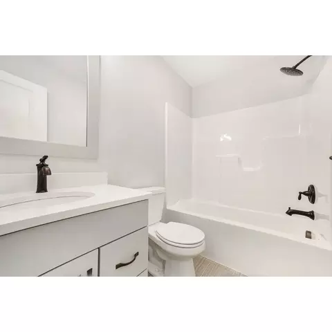 Bath - 10914 Verdant Dr, Allendale, MI 49401 photo 2 of 3