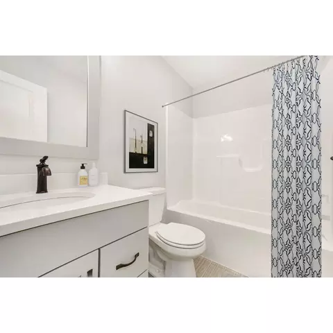 Bath - 10914 Verdant Dr, Allendale, MI 49401 photo 3 of 3