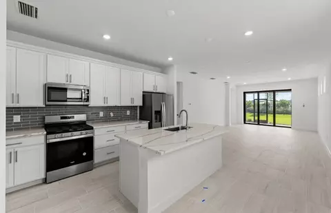 Kitchen - 1886 Mesa Ln, Naples, FL 34120 photo 2 of 5