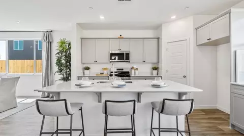 1022 Pioneer Dr W, Madera, CA 93636 photo 2