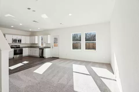 Living - 603 Lagoon Dr, Maxwell, TX 78656 photo 2 of 4
