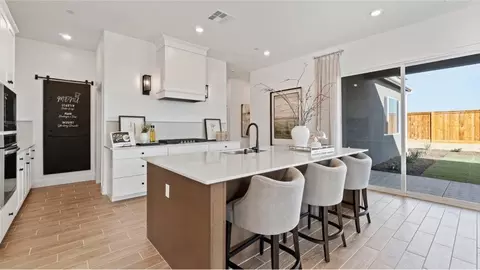 2235 N Duke Ave, Clovis, CA 93619 photo 2